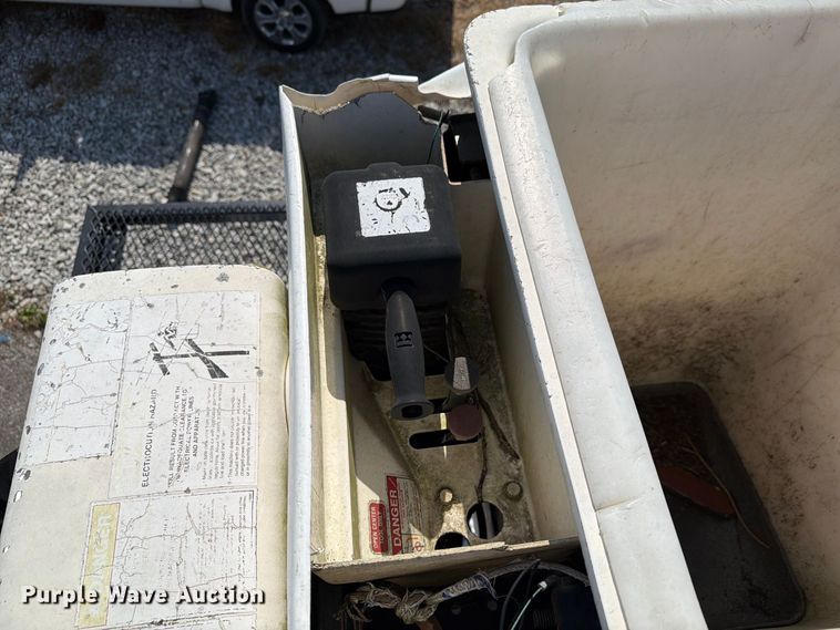 image for item YA4884 2015 Ford F750 Super Duty forestry bucket truck