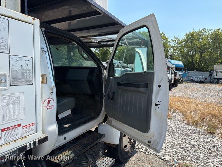 image for item YA4884 2015 Ford F750 Super Duty forestry bucket truck