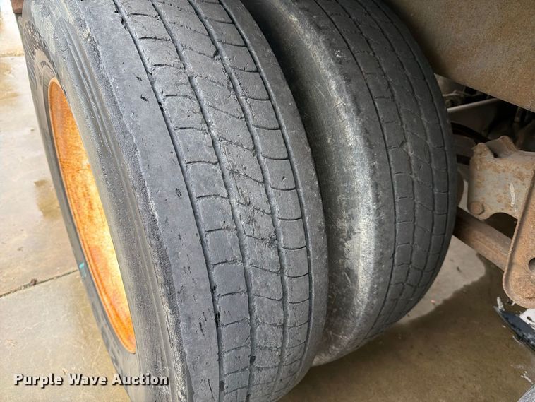 image for item YA5014 2000 Strick dry van trailer