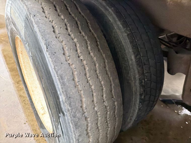 image for item YA5014 2000 Strick dry van trailer