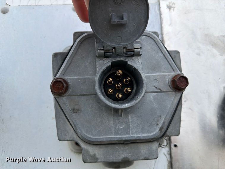 image for item YA5015 2001 Hyundai VI25301580SA dry van trailer