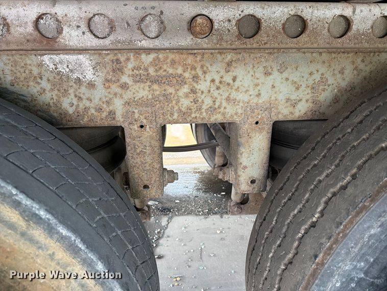 image for item YA5015 2001 Hyundai VI25301580SA dry van trailer