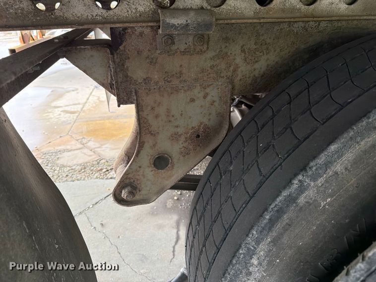 image for item YA5015 2001 Hyundai VI25301580SA dry van trailer