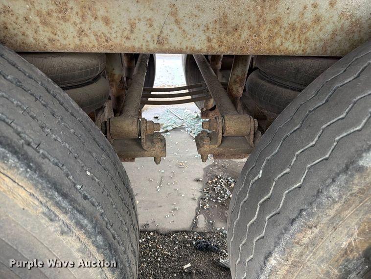 image for item YA5015 2001 Hyundai VI25301580SA dry van trailer