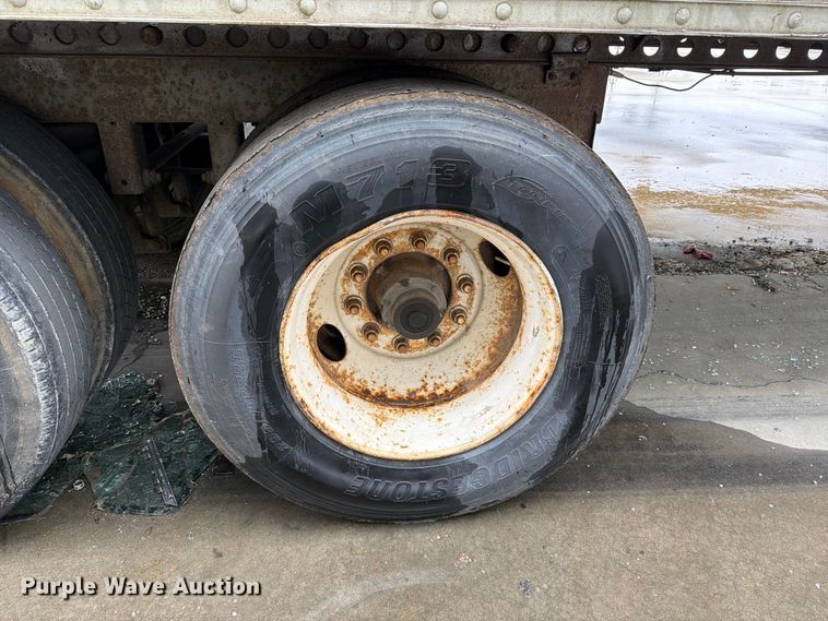 image for item YA5015 2001 Hyundai VI25301580SA dry van trailer