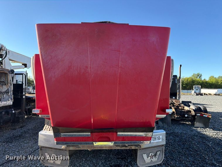 image for item YA5027 2006 Western Star 4900 crane truck