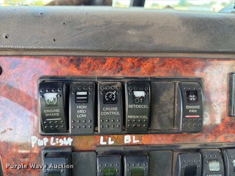 image for item YA5027 2006 Western Star 4900 crane truck