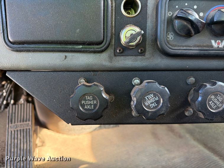 image for item YA5027 2006 Western Star 4900 crane truck