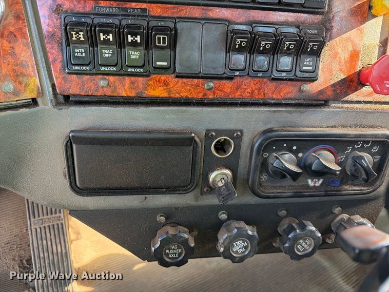 image for item YA5027 2006 Western Star 4900 crane truck