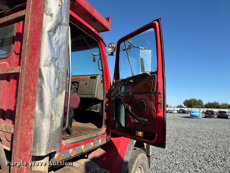 image for item YA5027 2006 Western Star 4900 crane truck