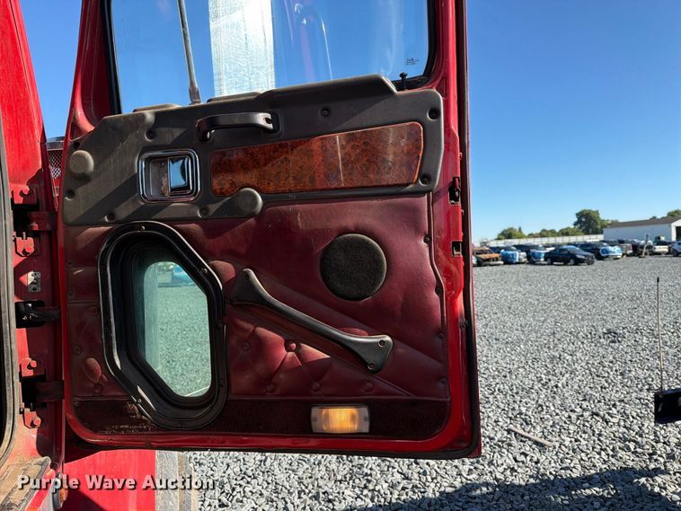 image for item YA5027 2006 Western Star 4900 crane truck