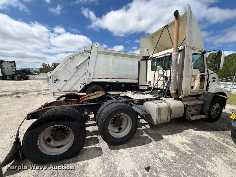image for item YA5037 2015 Mack CXU613 semi truck