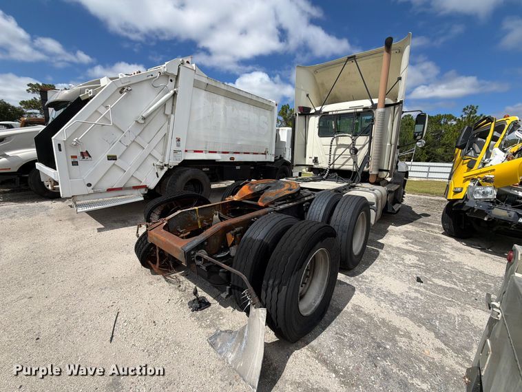 image for item YA5037 2015 Mack CXU613 semi truck