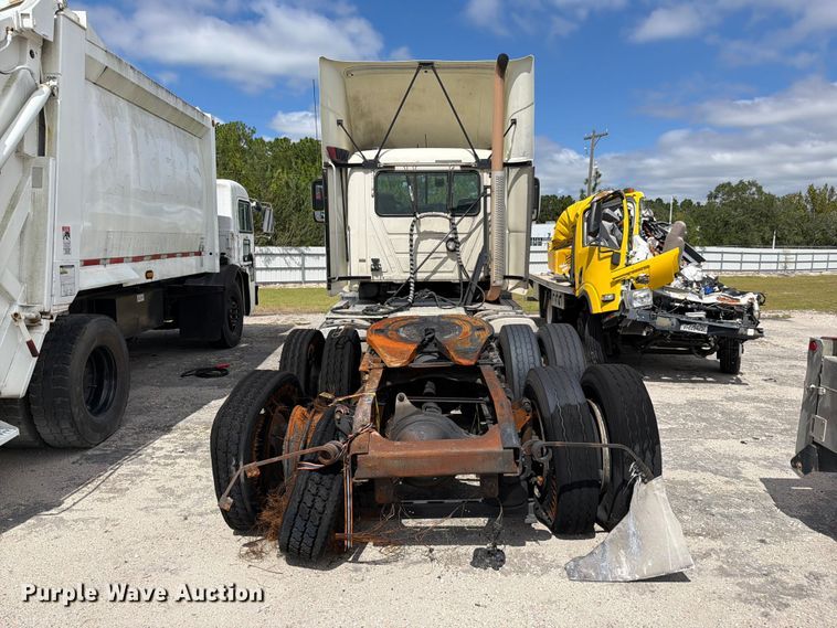 image for item YA5037 2015 Mack CXU613 semi truck
