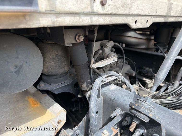 image for item YA5037 2015 Mack CXU613 semi truck