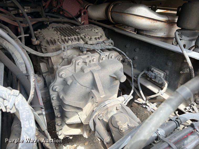 image for item YA5037 2015 Mack CXU613 semi truck
