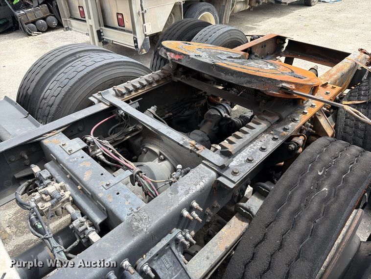 image for item YA5037 2015 Mack CXU613 semi truck