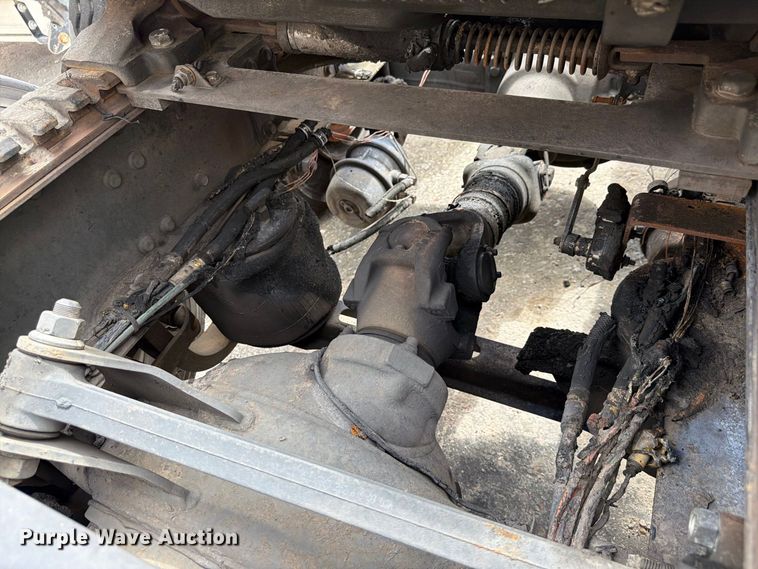 image for item YA5037 2015 Mack CXU613 semi truck