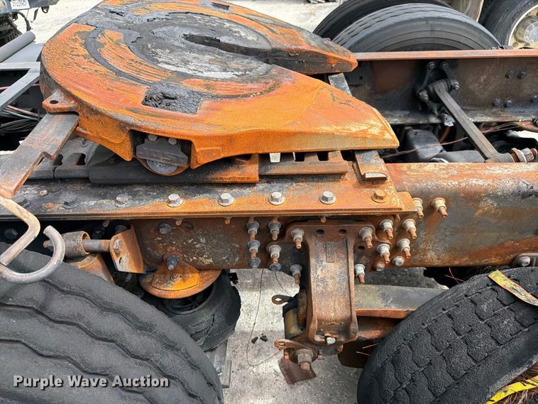 image for item YA5037 2015 Mack CXU613 semi truck