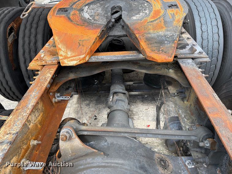 image for item YA5037 2015 Mack CXU613 semi truck