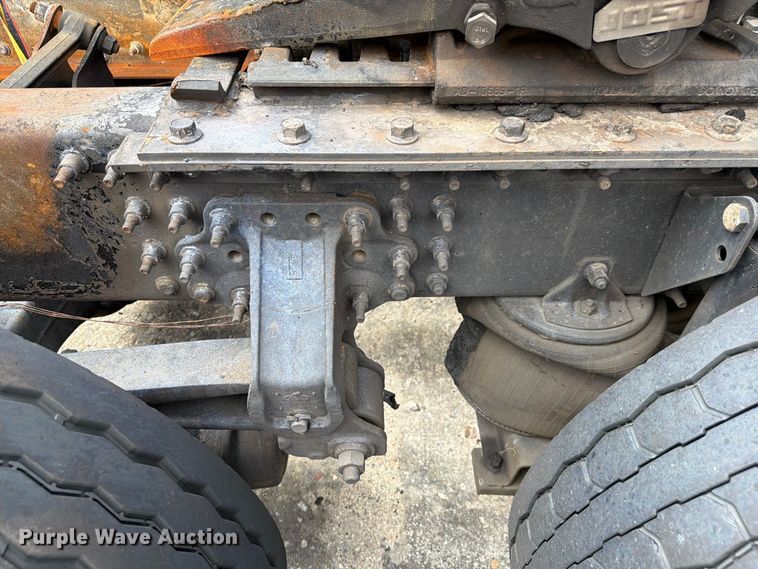 image for item YA5037 2015 Mack CXU613 semi truck