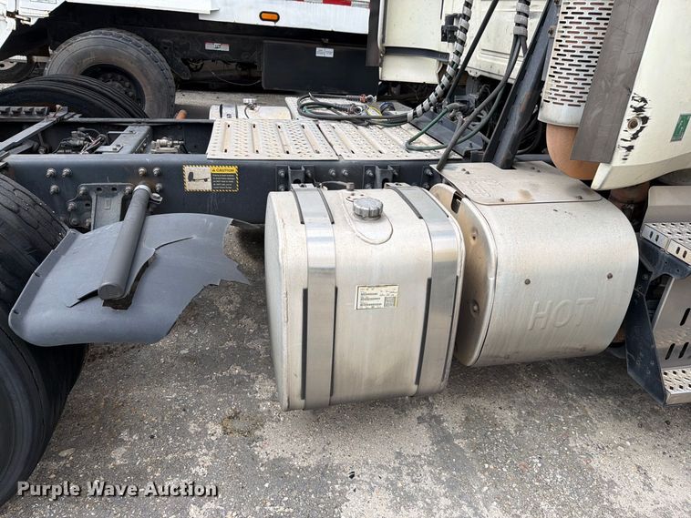 image for item YA5037 2015 Mack CXU613 semi truck