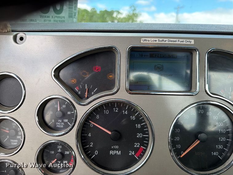 image for item YA5037 2015 Mack CXU613 semi truck