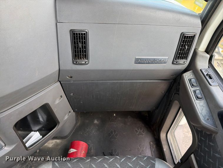 image for item YA5037 2015 Mack CXU613 semi truck