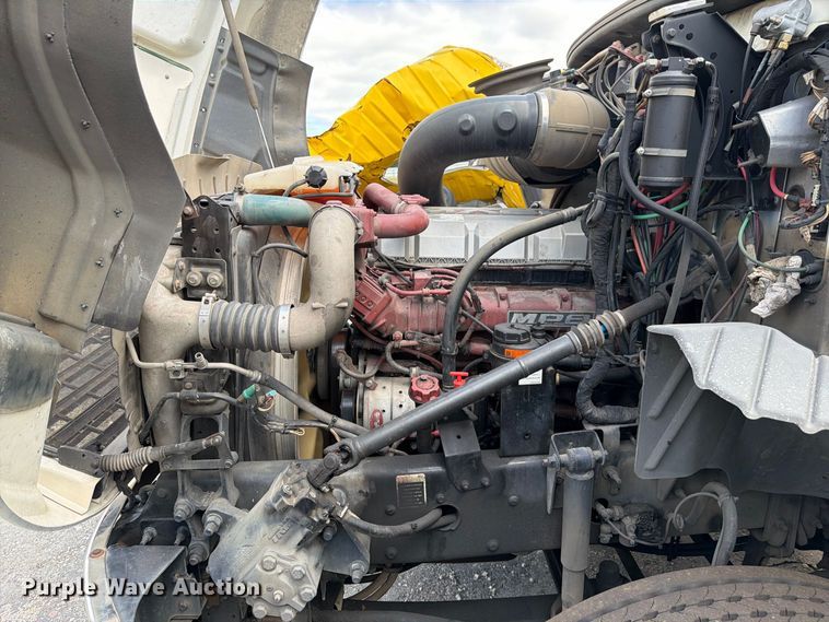 image for item YA5037 2015 Mack CXU613 semi truck