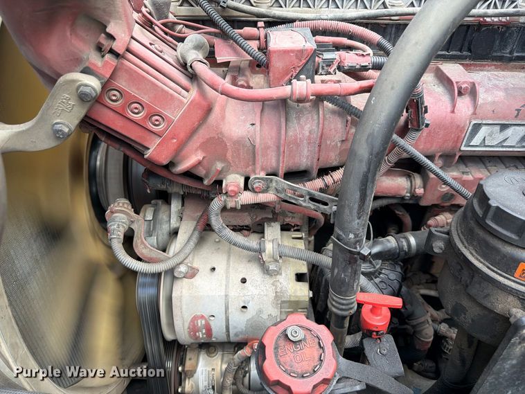image for item YA5037 2015 Mack CXU613 semi truck