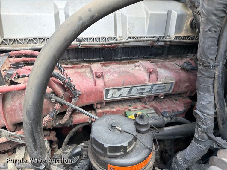 image for item YA5037 2015 Mack CXU613 semi truck