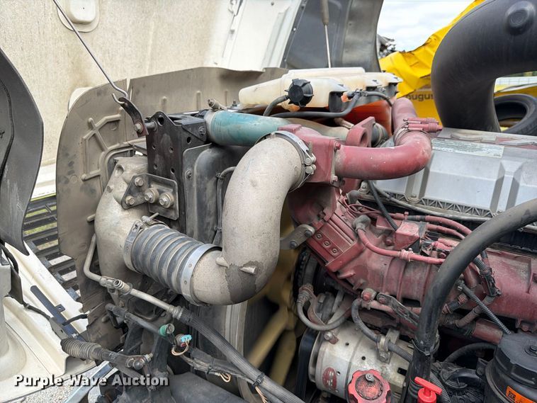 image for item YA5037 2015 Mack CXU613 semi truck