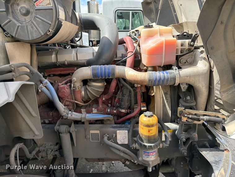 image for item YA5037 2015 Mack CXU613 semi truck