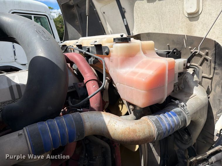 image for item YA5037 2015 Mack CXU613 semi truck