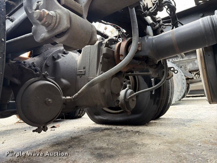 image for item YA5037 2015 Mack CXU613 semi truck