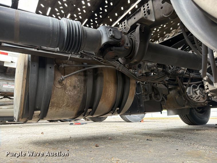 image for item YA5037 2015 Mack CXU613 semi truck