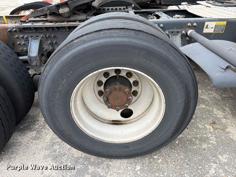 image for item YA5037 2015 Mack CXU613 semi truck