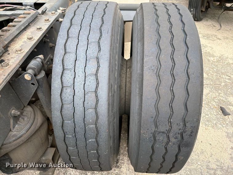 image for item YA5037 2015 Mack CXU613 semi truck