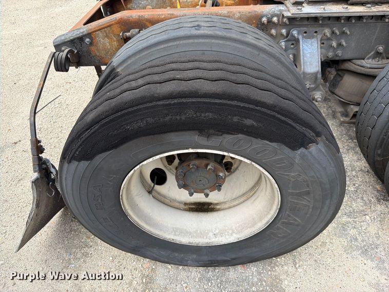 image for item YA5037 2015 Mack CXU613 semi truck