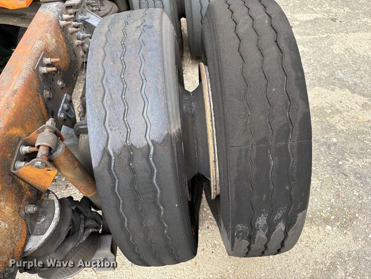 image for item YA5037 2015 Mack CXU613 semi truck