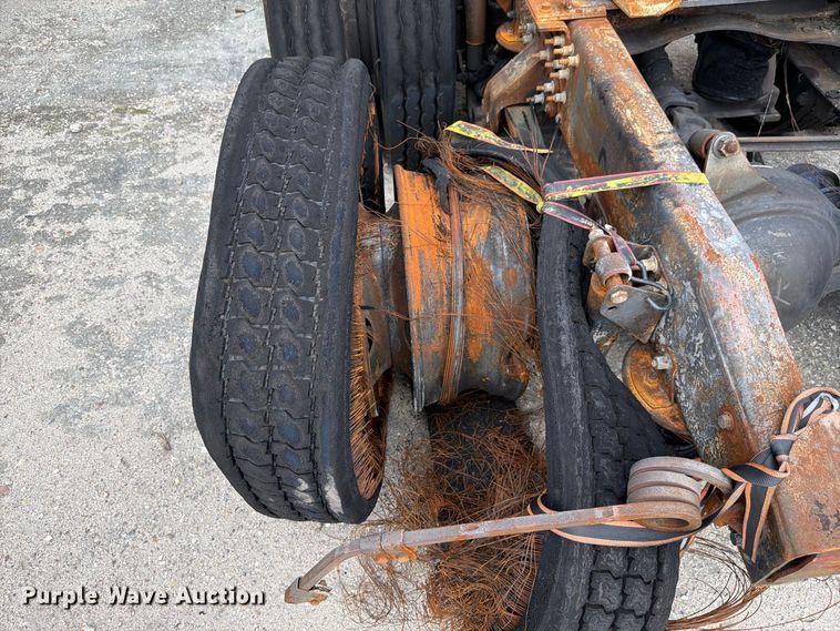 image for item YA5037 2015 Mack CXU613 semi truck