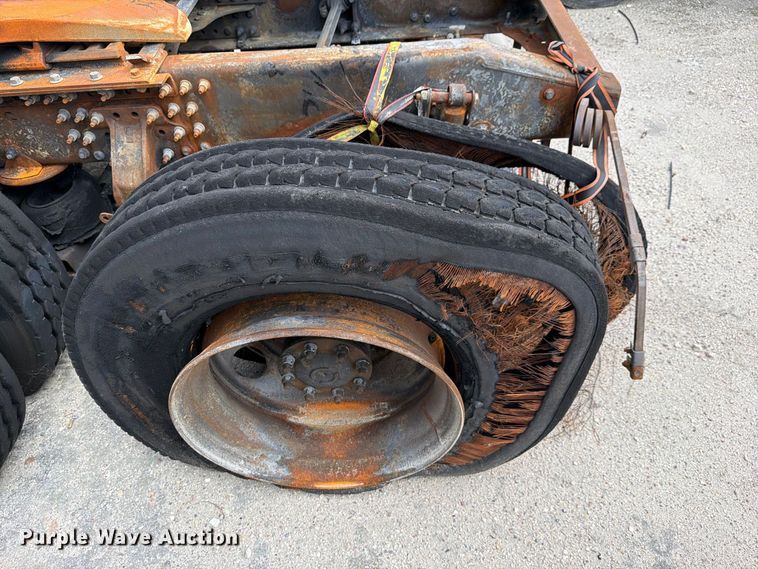 image for item YA5037 2015 Mack CXU613 semi truck