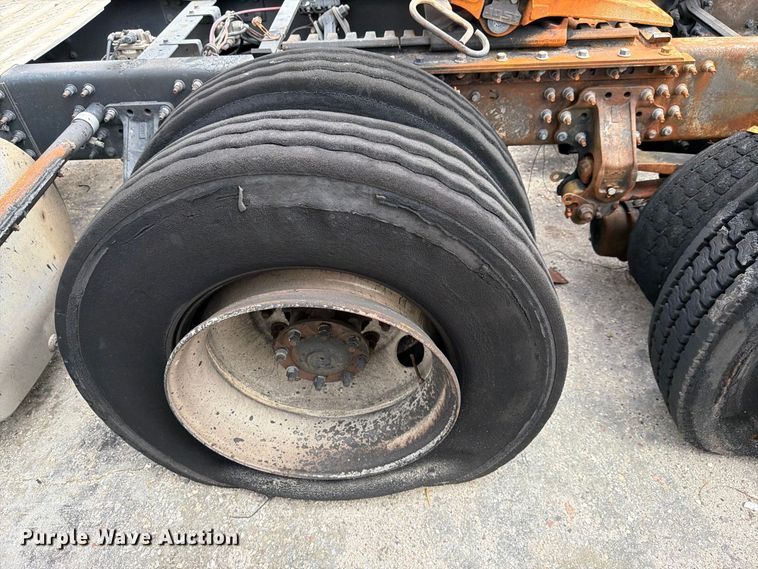 image for item YA5037 2015 Mack CXU613 semi truck