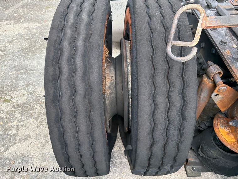 image for item YA5037 2015 Mack CXU613 semi truck