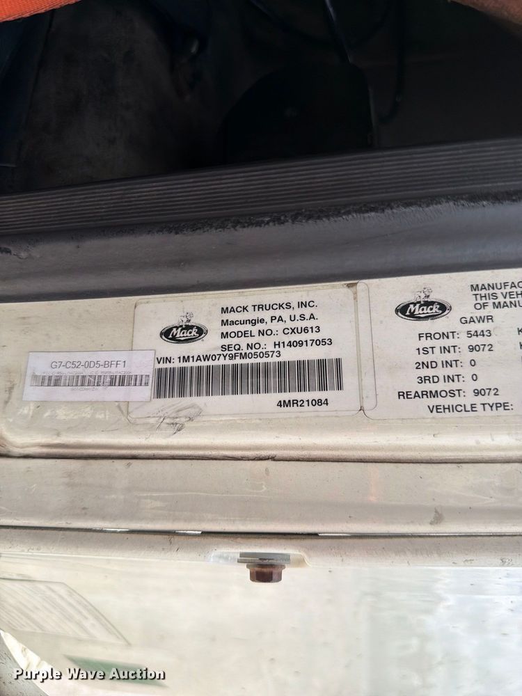 image for item YA5037 2015 Mack CXU613 semi truck
