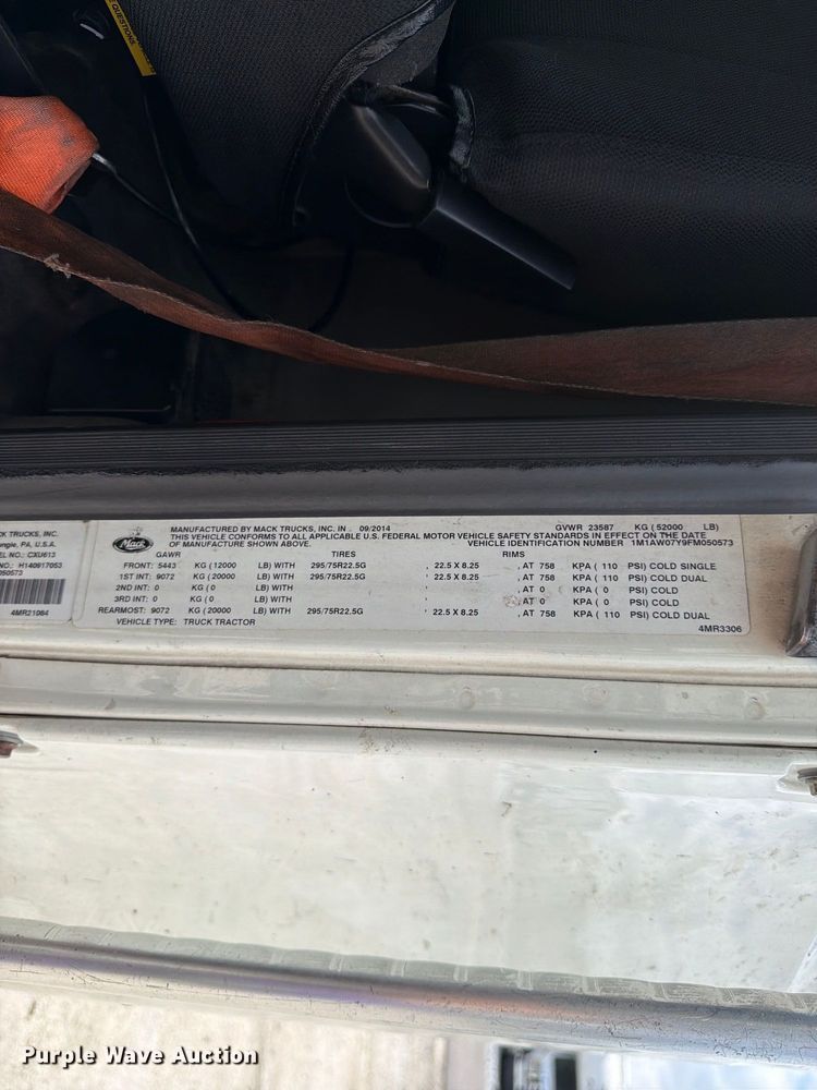 image for item YA5037 2015 Mack CXU613 semi truck