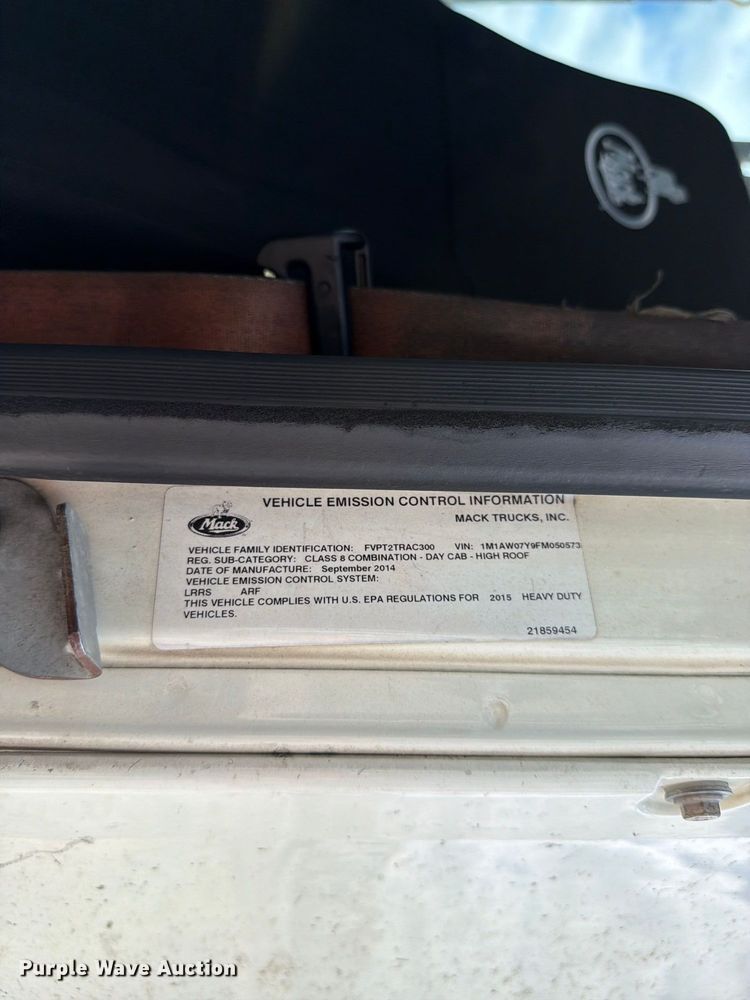 image for item YA5037 2015 Mack CXU613 semi truck