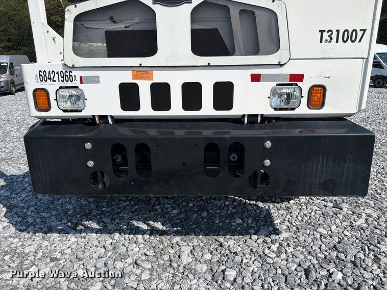 image for item YA5039 2020 Autocar Xspotter yard truck