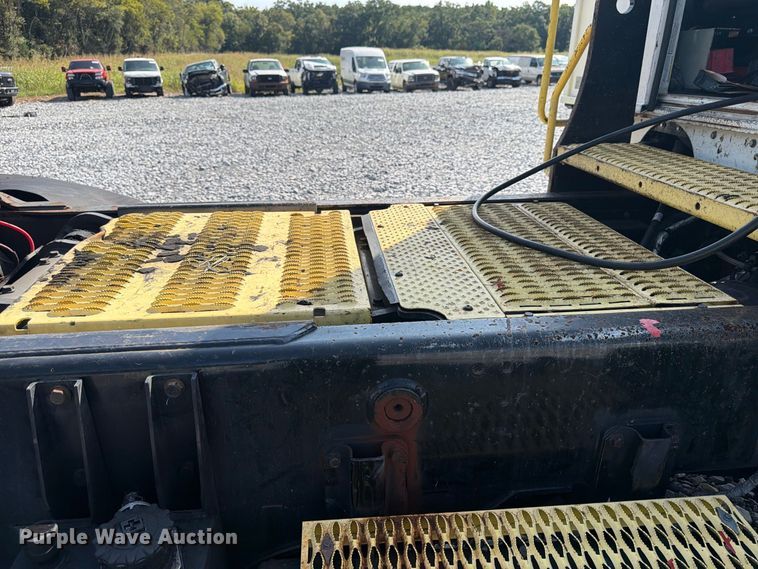 image for item YA5039 2020 Autocar Xspotter yard truck