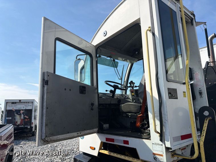image for item YA5039 2020 Autocar Xspotter yard truck